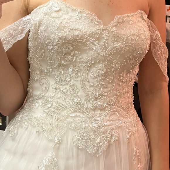 CUSTOM BLUE BY ENZOANI JOLANDA NWT WEDDING DRESS - Picture 3 of 5